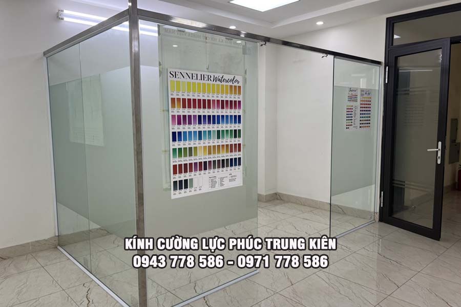 Kính cường lực cong: Ứng dụng trong thiết kế cao cấp, an toàn và thẩm mỹ